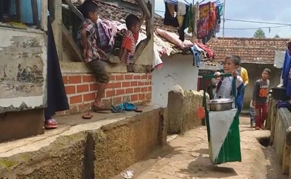 Sekolah Sambil Jualan Bakso