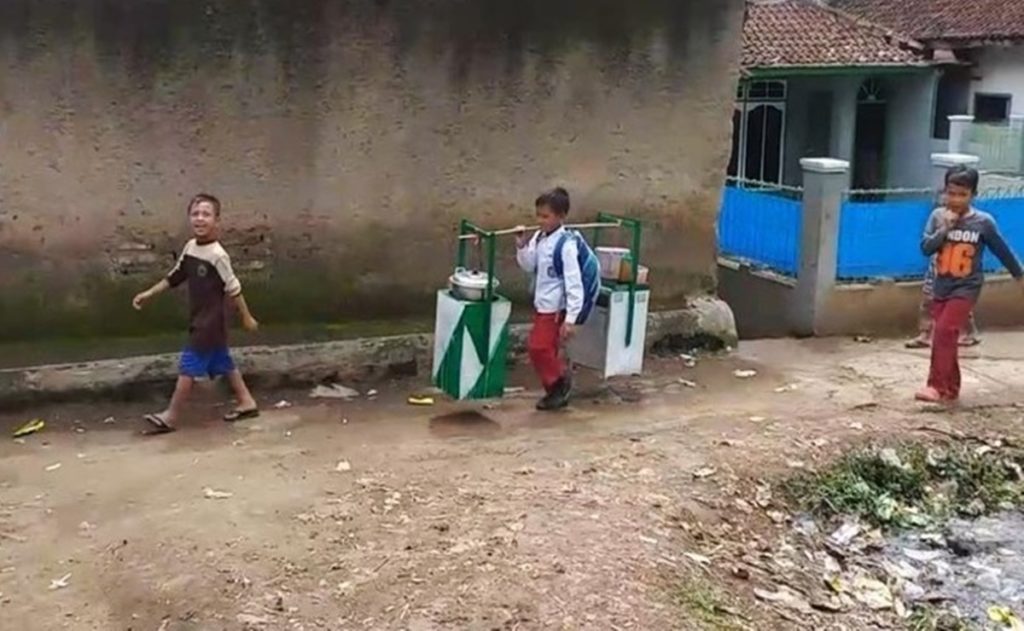 Sekolah Sambil Jualan Bakso