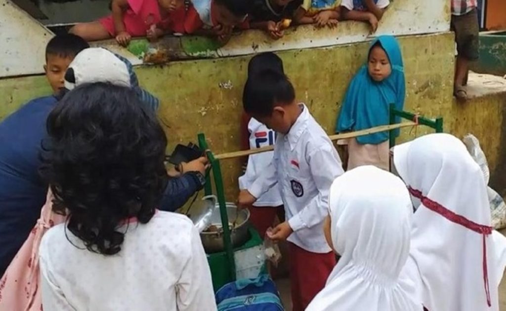 Sekolah Sambil Jualan Bakso