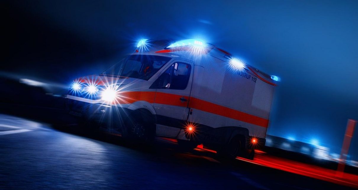 Mampu Menyulap Ambulans Tua Menjadi Rumah Mobil