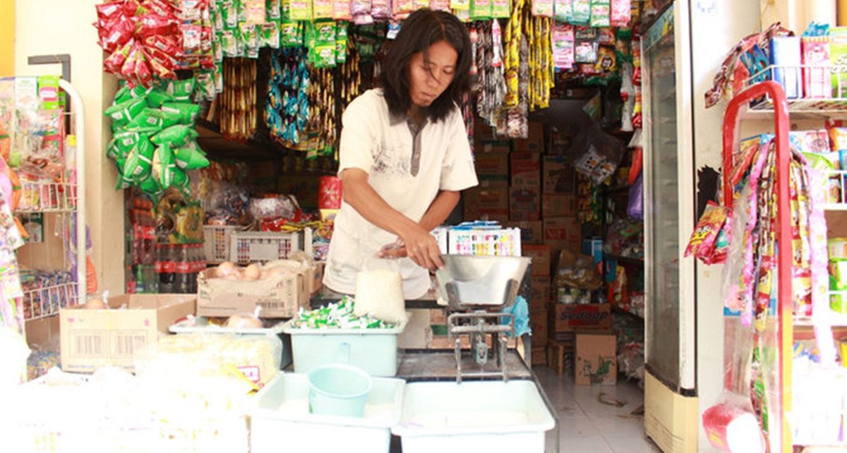 Selalu Ada Cerita di Warung Tetangga