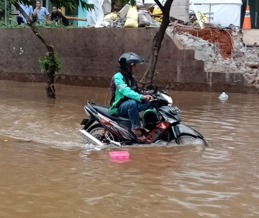 5 Kebiasaan Saat Hujan