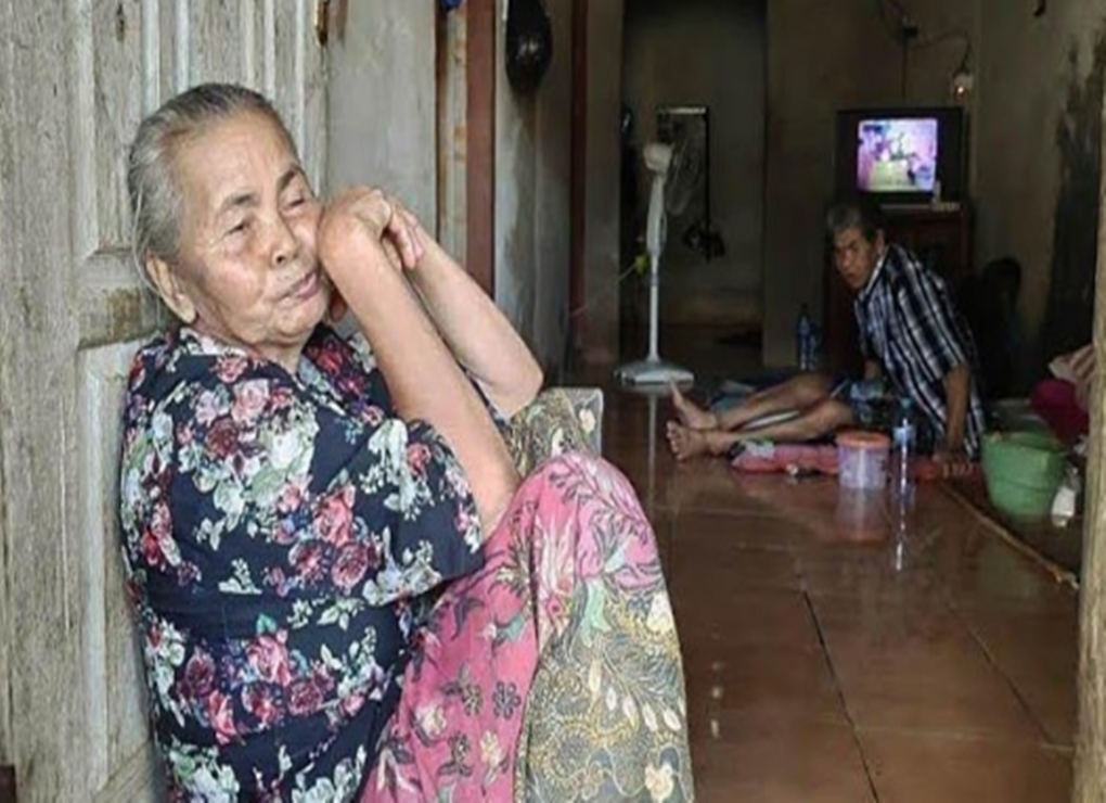 Nenek di Desa Miliarder Tuban Ini Masih Hidup