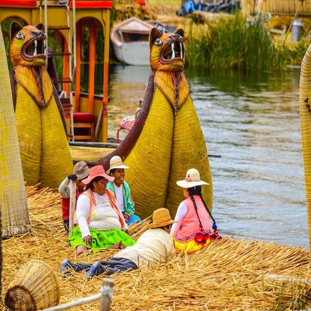 5 Fakta Menarik Suku Uros, Hidup di Tengah Danau Pulau Terapung 