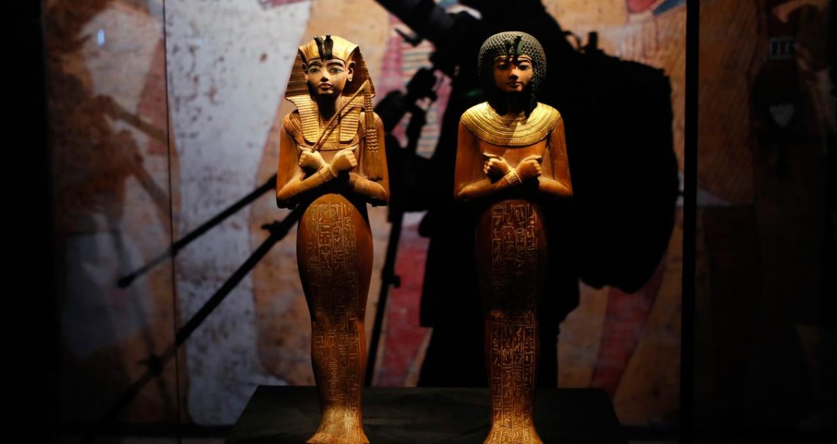 Patung Shabti Dalam Pameran Tentang Harta Karun Firaun Tutankhamun