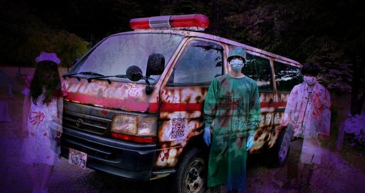 Rumah Hantu Keliling Berwujud Screambulance Berdarah