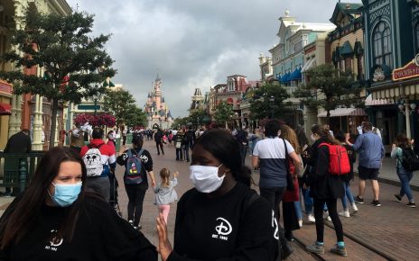 Mentri Kritik Disneyland Paris Karna Larang Ibu Menyusui