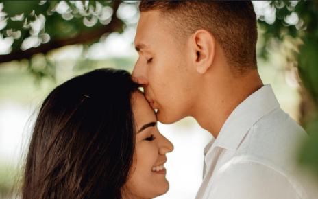 Ciuman Bisa Prediksi Kondisi Kesehatan Pasangan