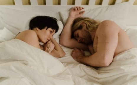 Mengapa Pria Cepat Tertidur setelah Berhubungan