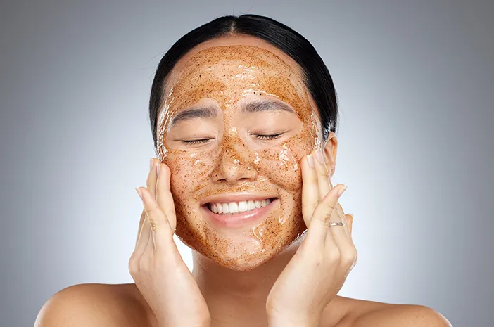 5 Masalah Kulit Wajah yang Bisa Diatasi dengan Peeling Wajah